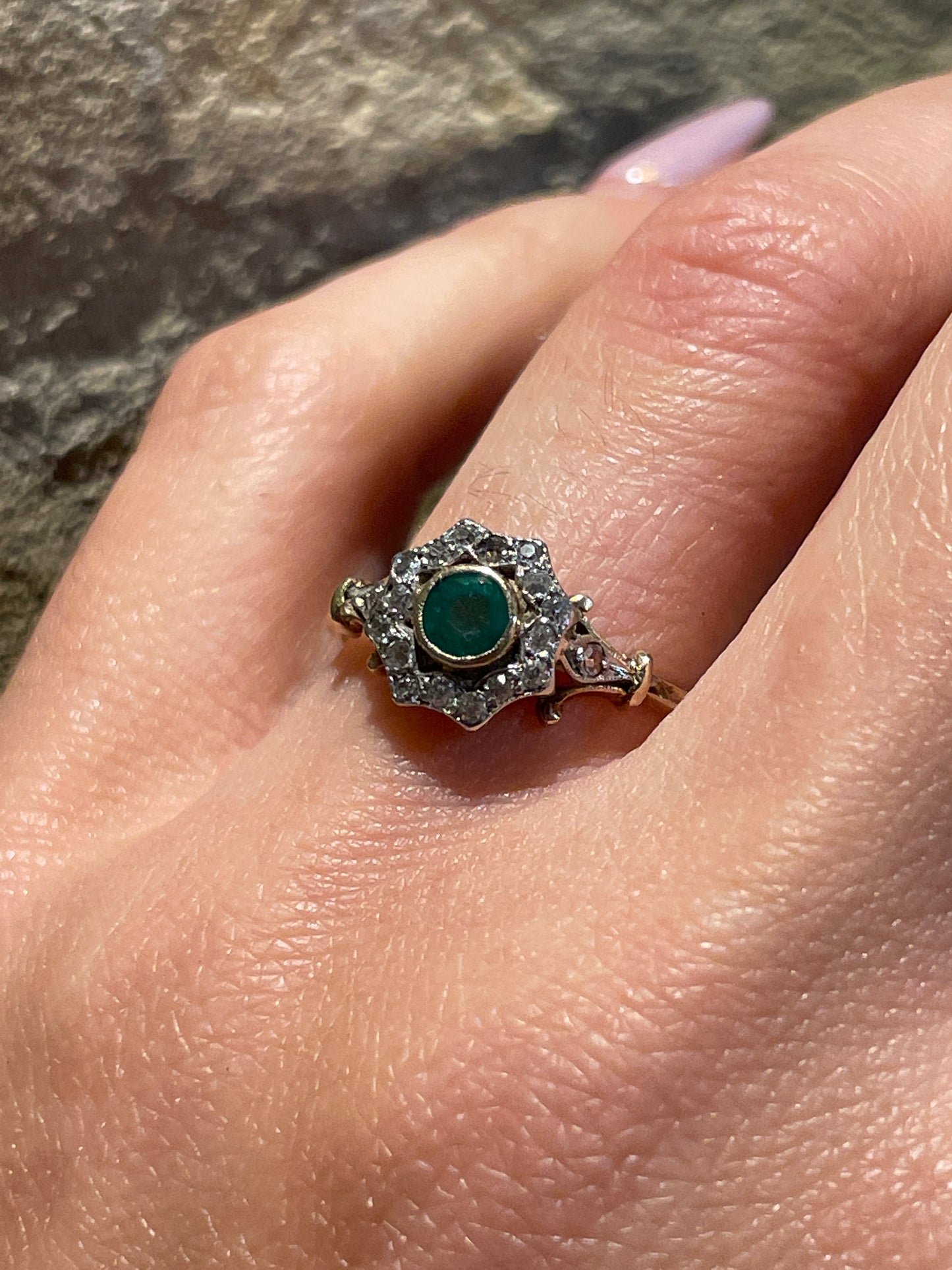 18ct solid gold 1920s vintage emerald and diamond ring. - The Goldfinch Collection