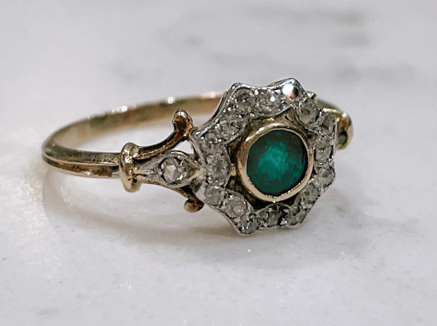 18ct solid gold 1920s vintage emerald and diamond ring. - The Goldfinch Collection