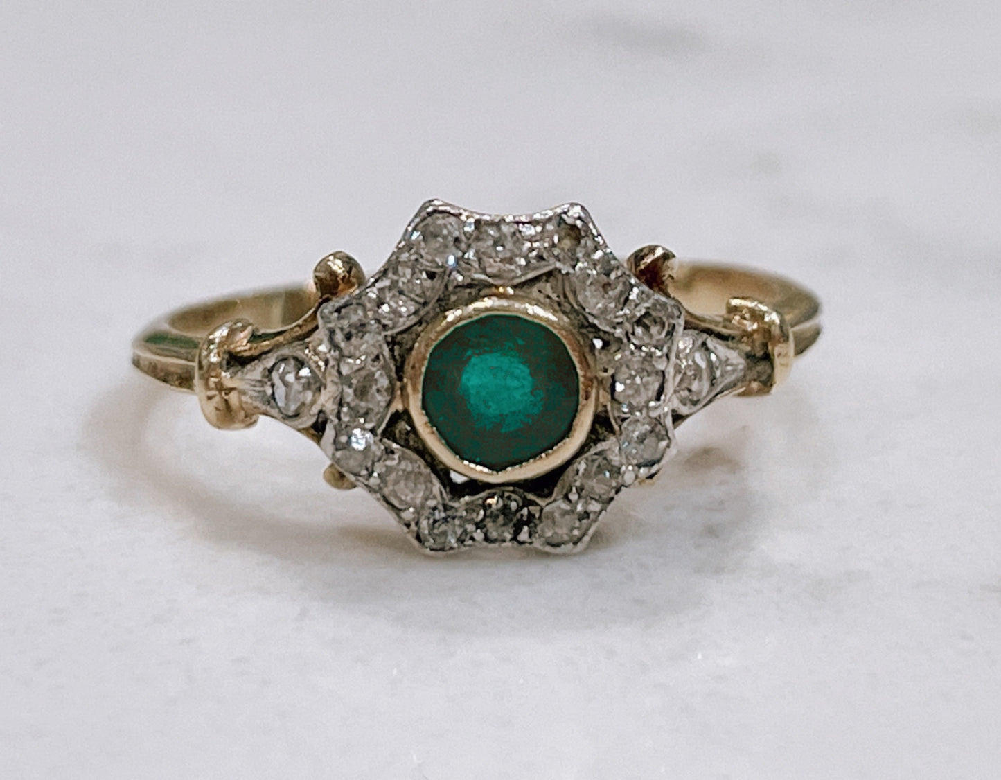 18ct solid gold 1920s vintage emerald and diamond ring. - The Goldfinch Collection