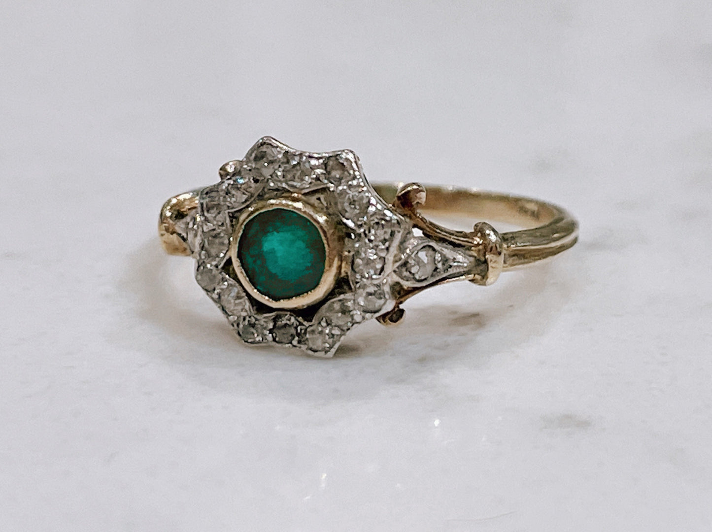 18ct solid gold 1920s vintage emerald and diamond ring. - The Goldfinch Collection