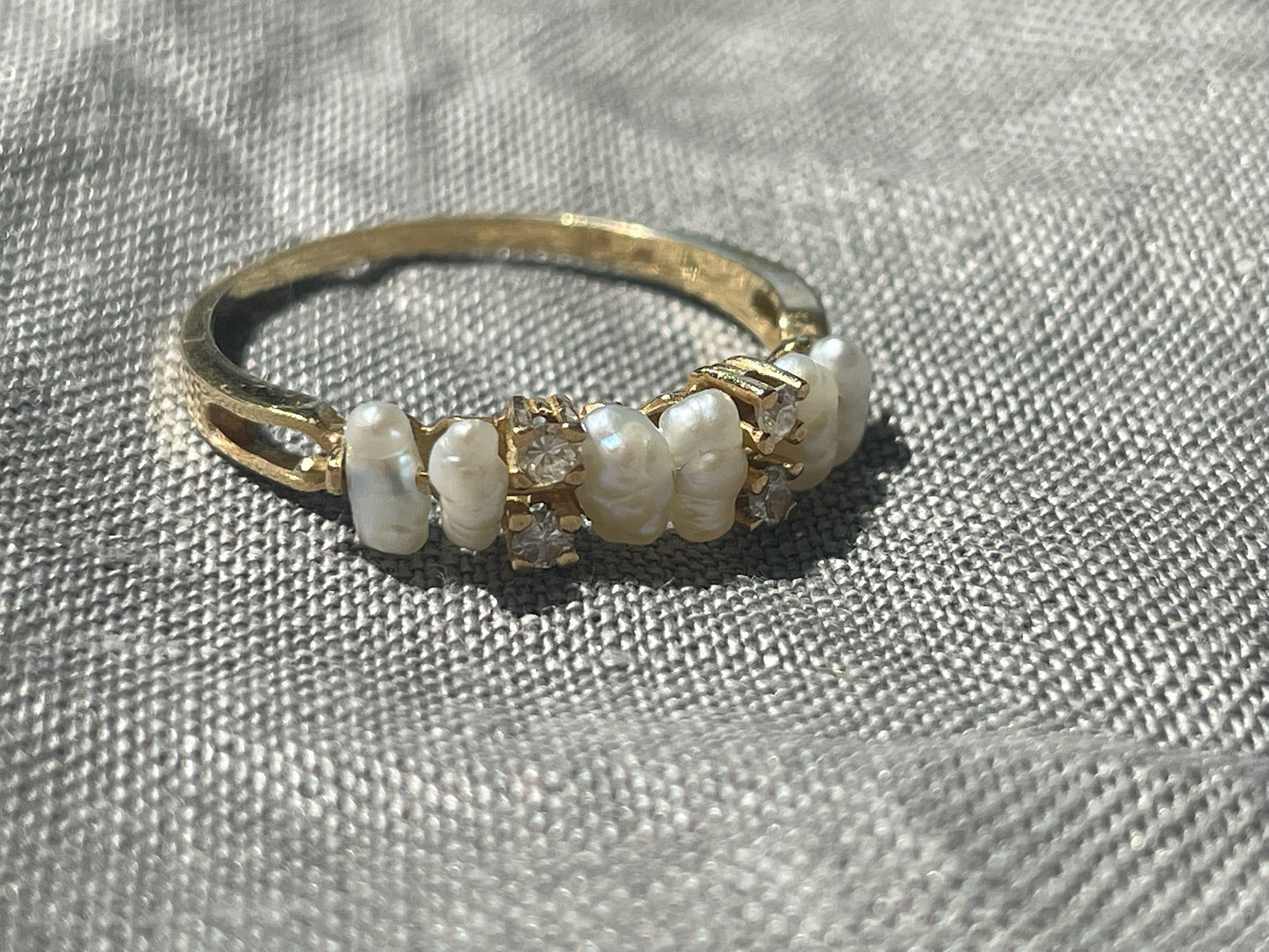 18ct solid yellow gold ring with pearls and diamonds - The Goldfinch Collection