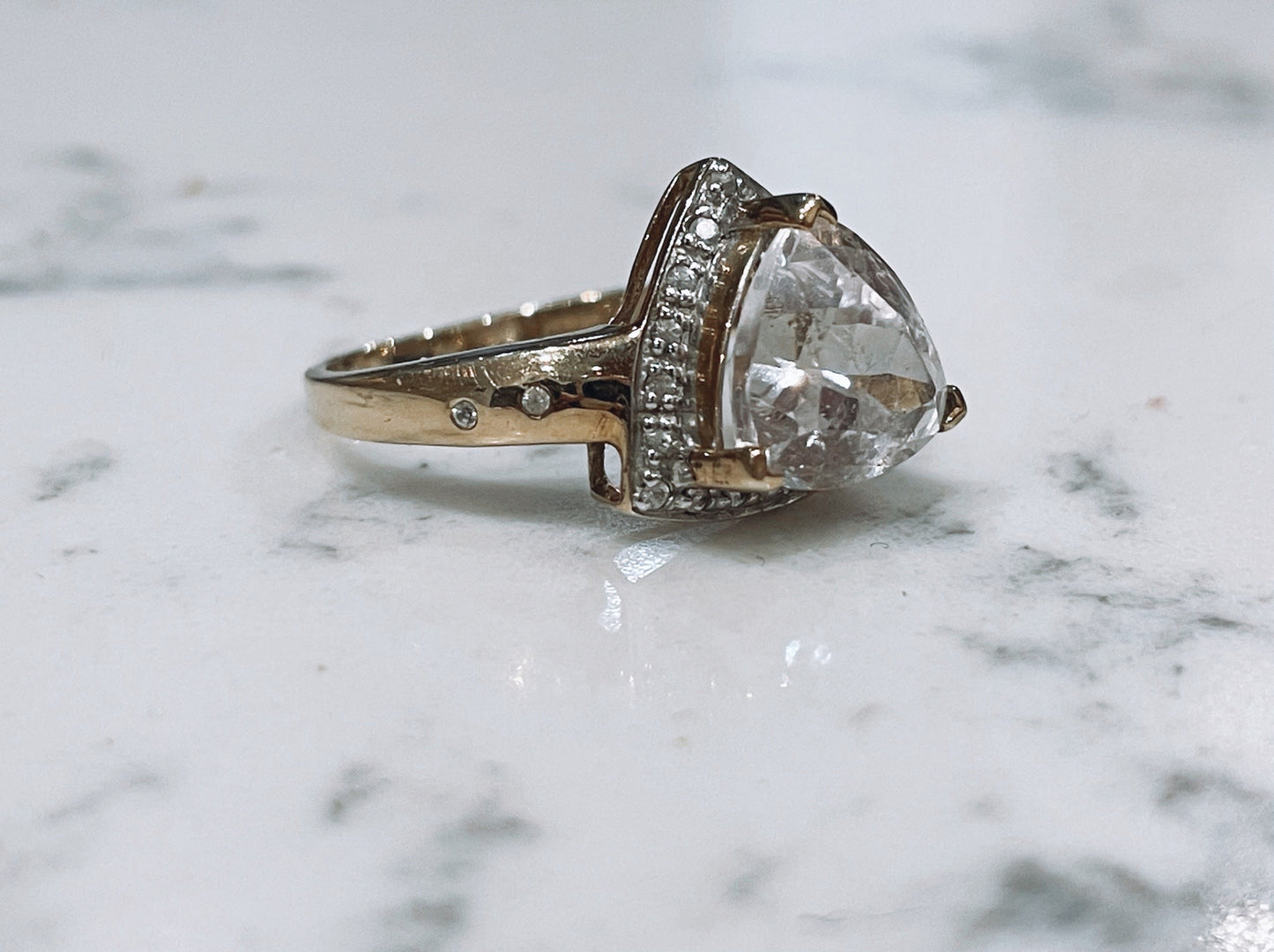Vintage cocktail ring with trillion cut rose quartz and diamonds - The Goldfinch Collection