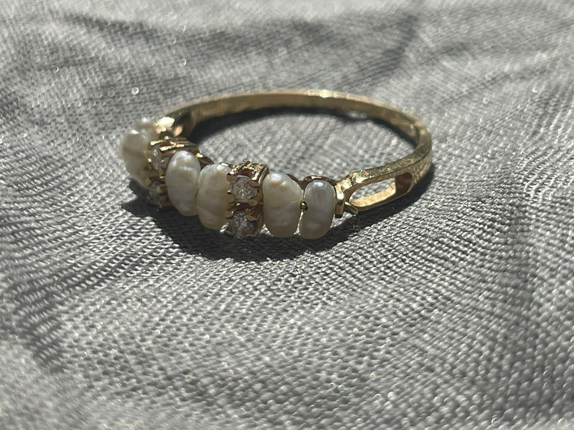 18ct solid yellow gold ring with pearls and diamonds - The Goldfinch Collection