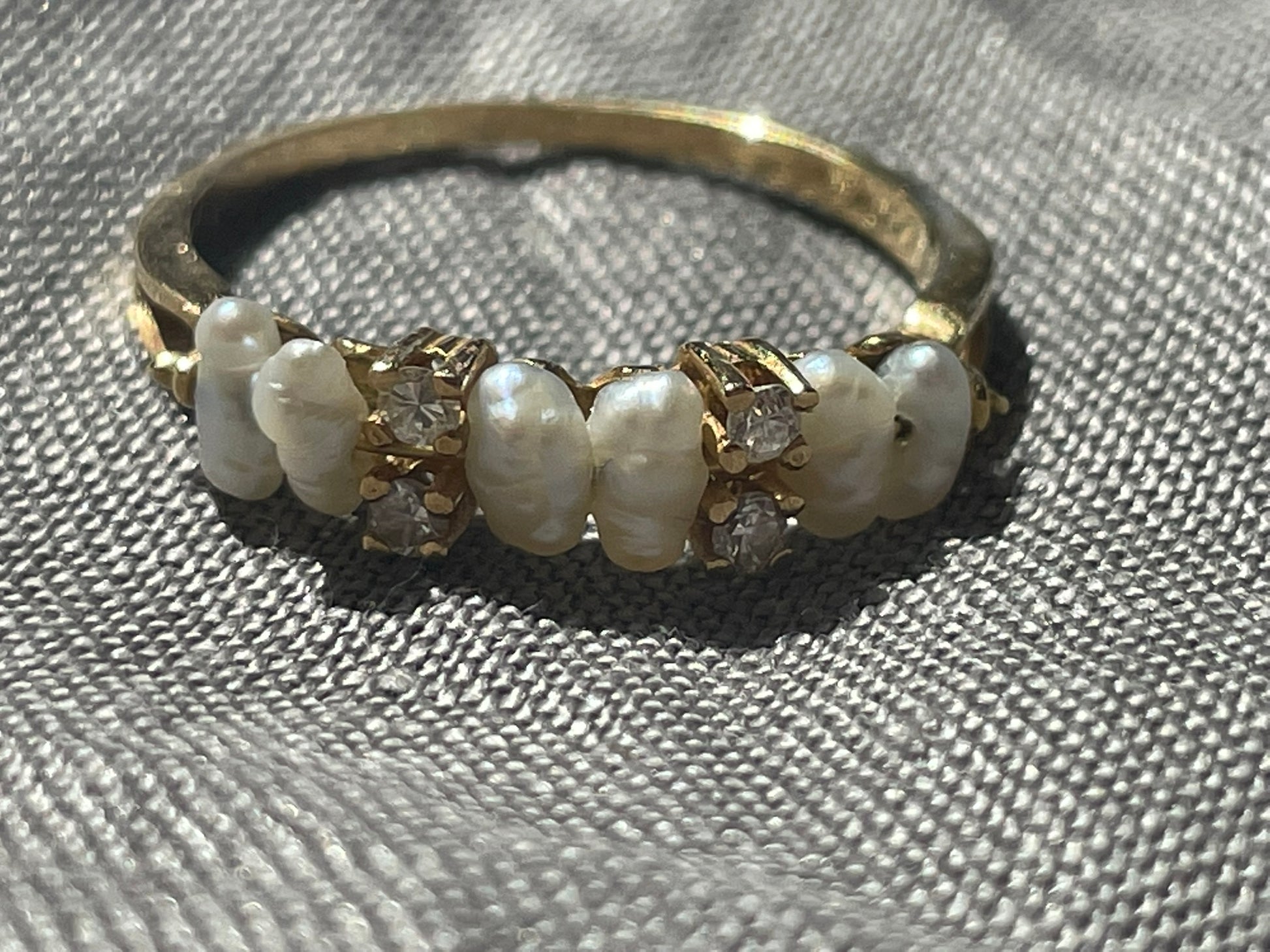 18ct solid yellow gold ring with pearls and diamonds - The Goldfinch Collection