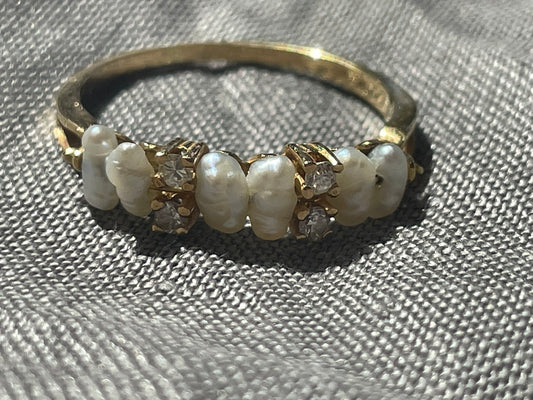 18ct solid yellow gold ring with pearls and diamonds - The Goldfinch Collection