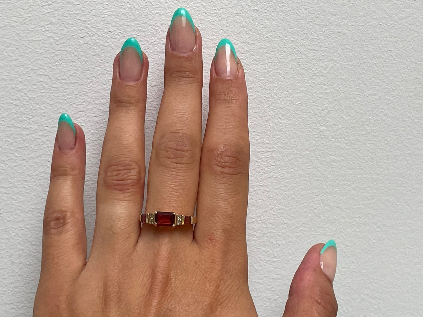 1980s 9ct yellow gold ring with garnet and diamond paste - The Goldfinch Collection