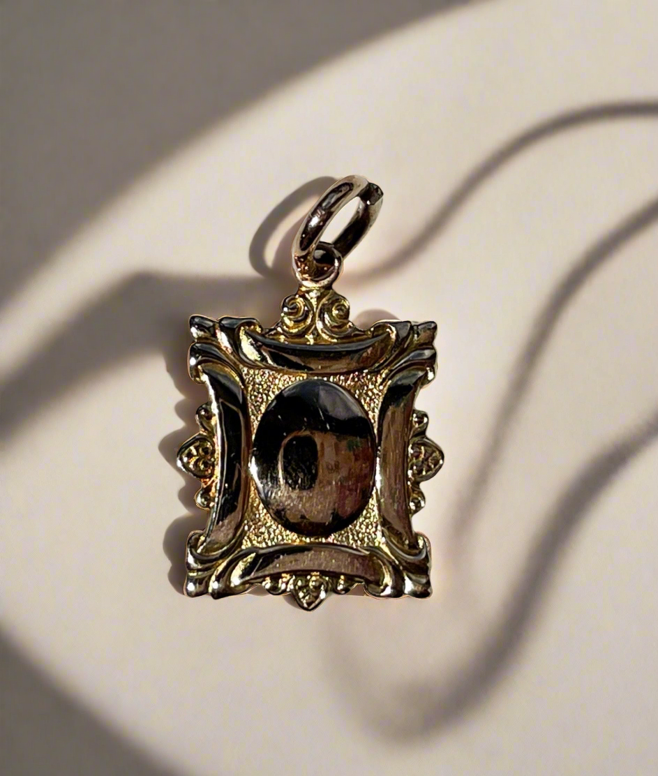 9ct Gold Fob Pendant Chester hallmarked 1927