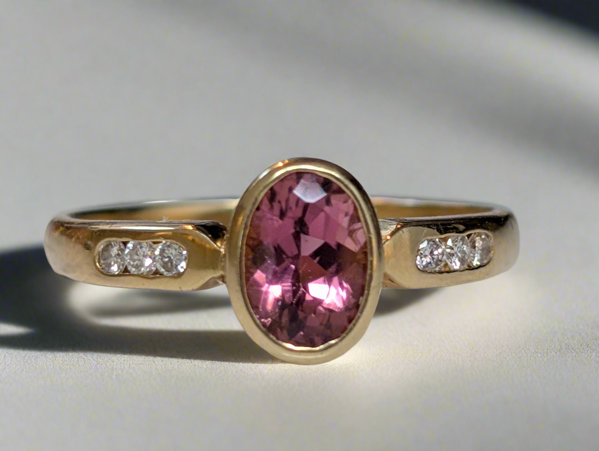 18ct yellow gold Tourmaline and Diamond Solitaire Ring