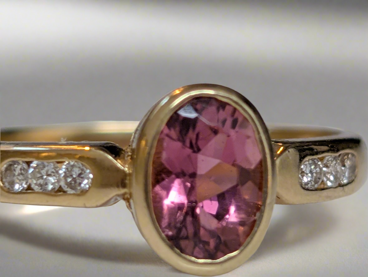 18ct yellow gold Tourmaline and Diamond Solitaire Ring