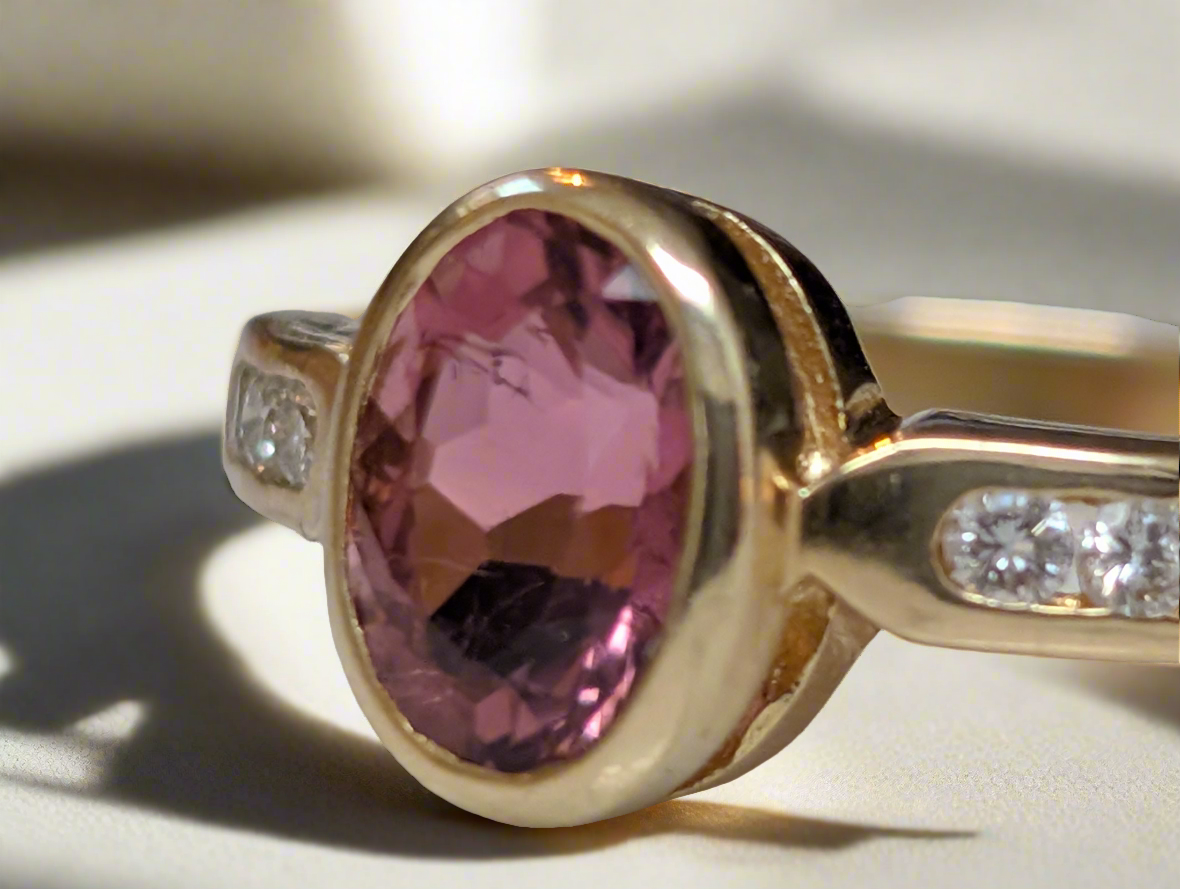 18ct yellow gold Tourmaline and Diamond Solitaire Ring