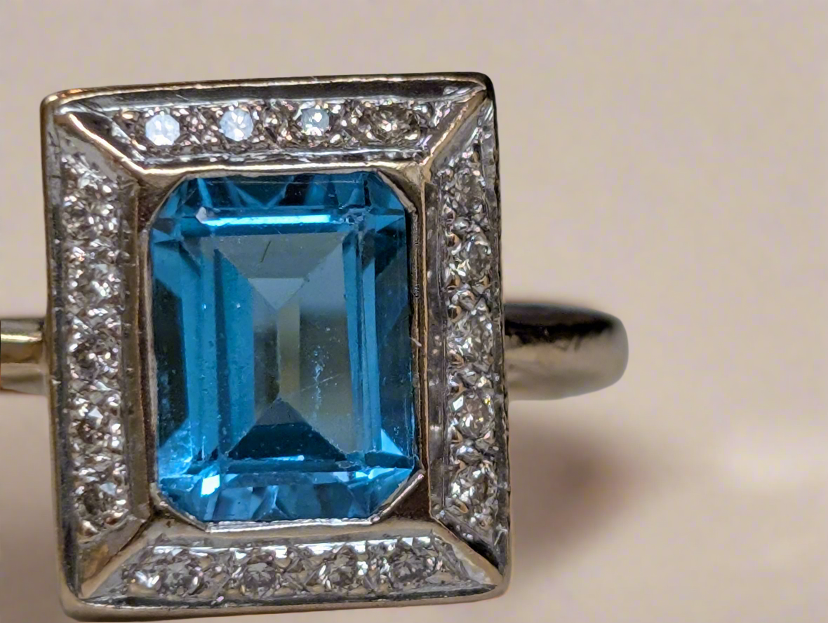 9ct Yellow Gold Vintage Ring with Natural Topaz and Diamond