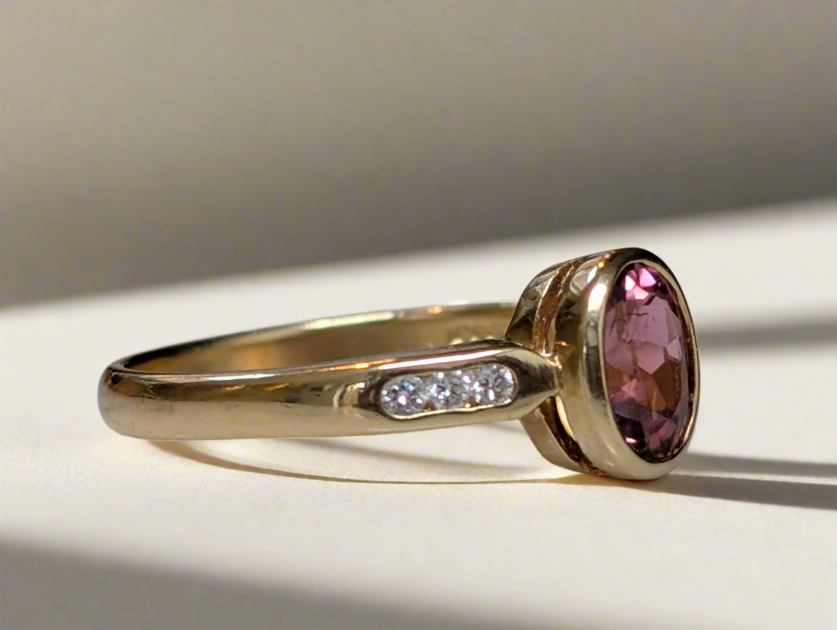 18ct yellow gold Tourmaline and Diamond Solitaire Ring