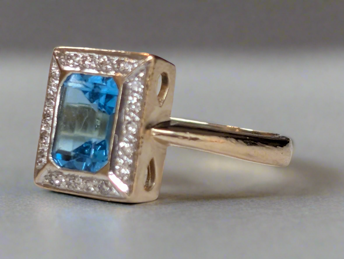9ct Yellow Gold Vintage Ring with Natural Topaz and Diamond