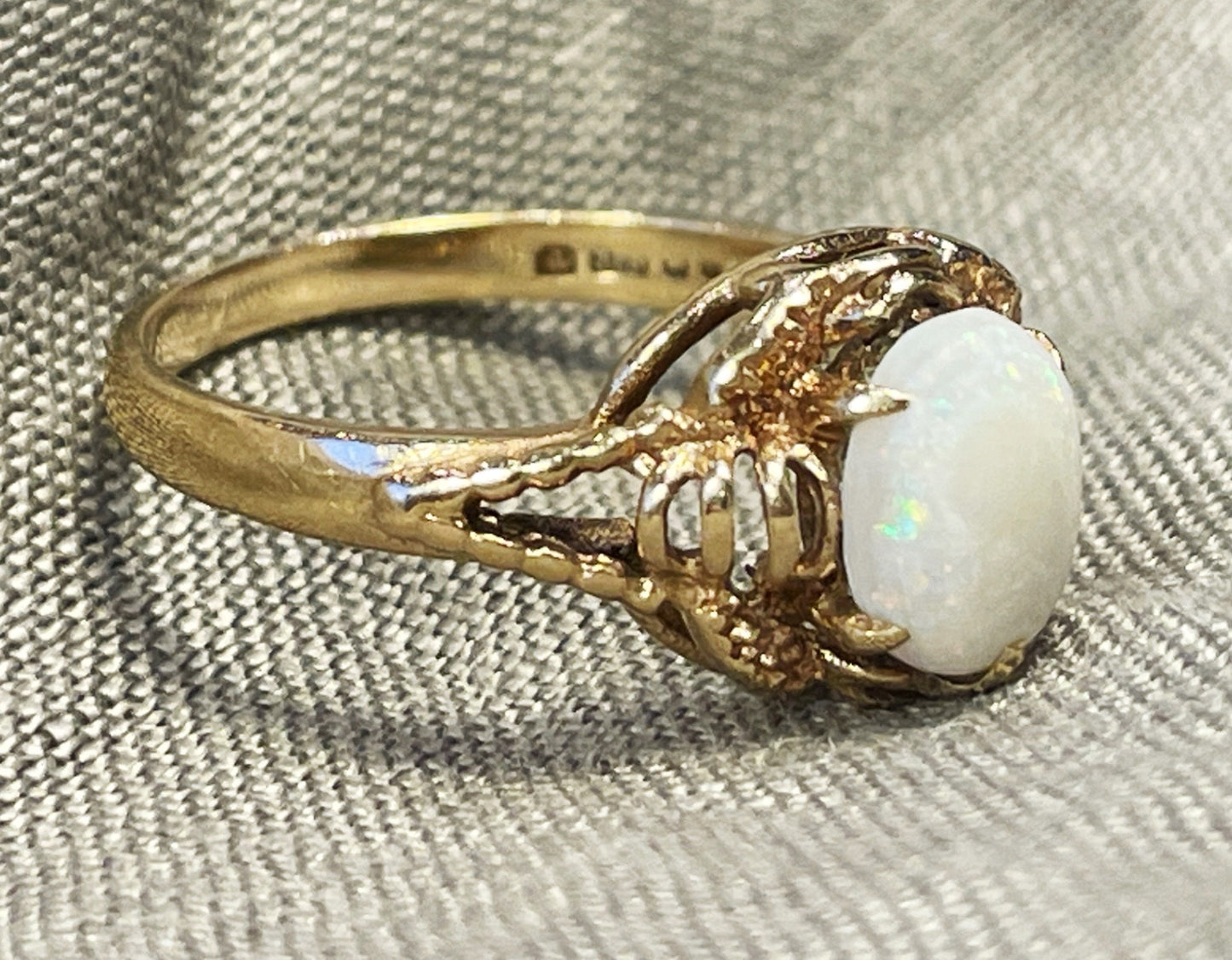 9ct gold opal solitaire ring - The Goldfinch Collection