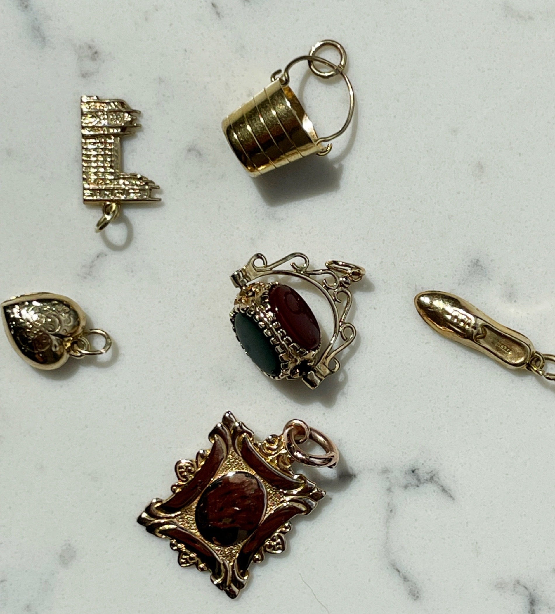 9ct Gold Spinner Pendant - The Goldfinch Collection