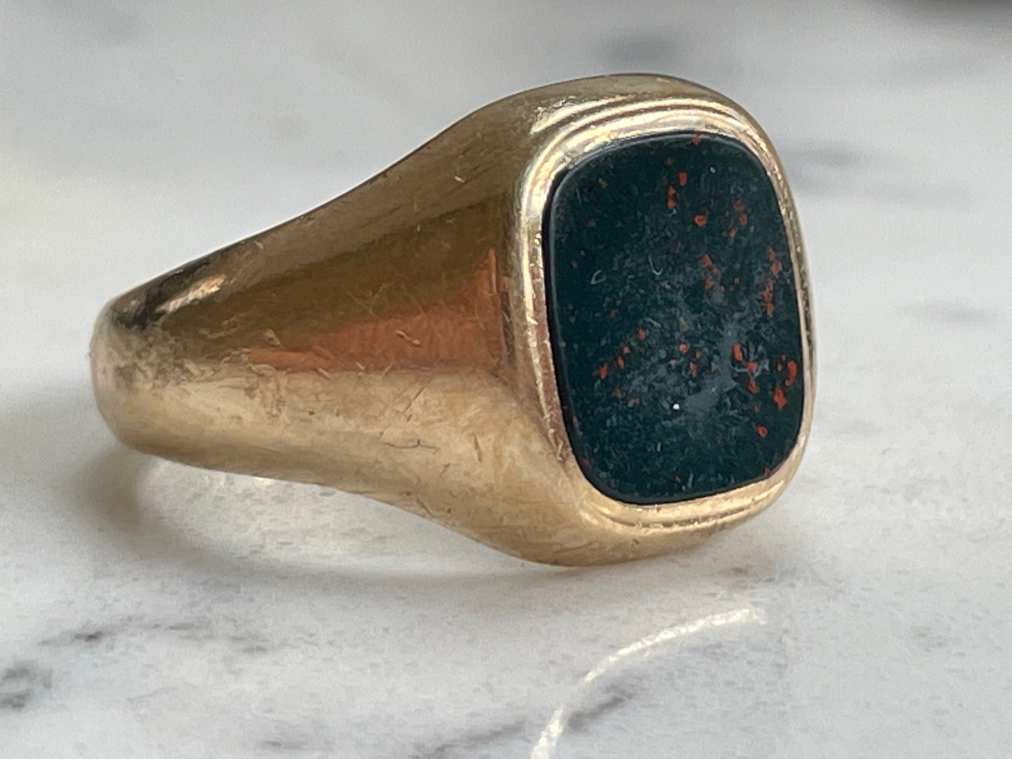 Vintage 9ct gold signet ring with black agate - The Goldfinch Collection
