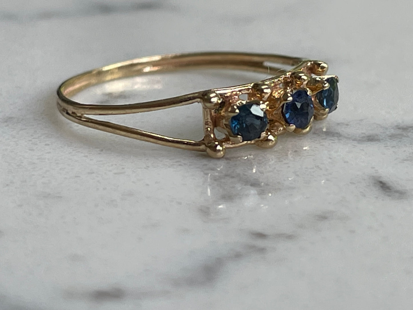 9ct gold ring with sapphires - The Goldfinch Collection