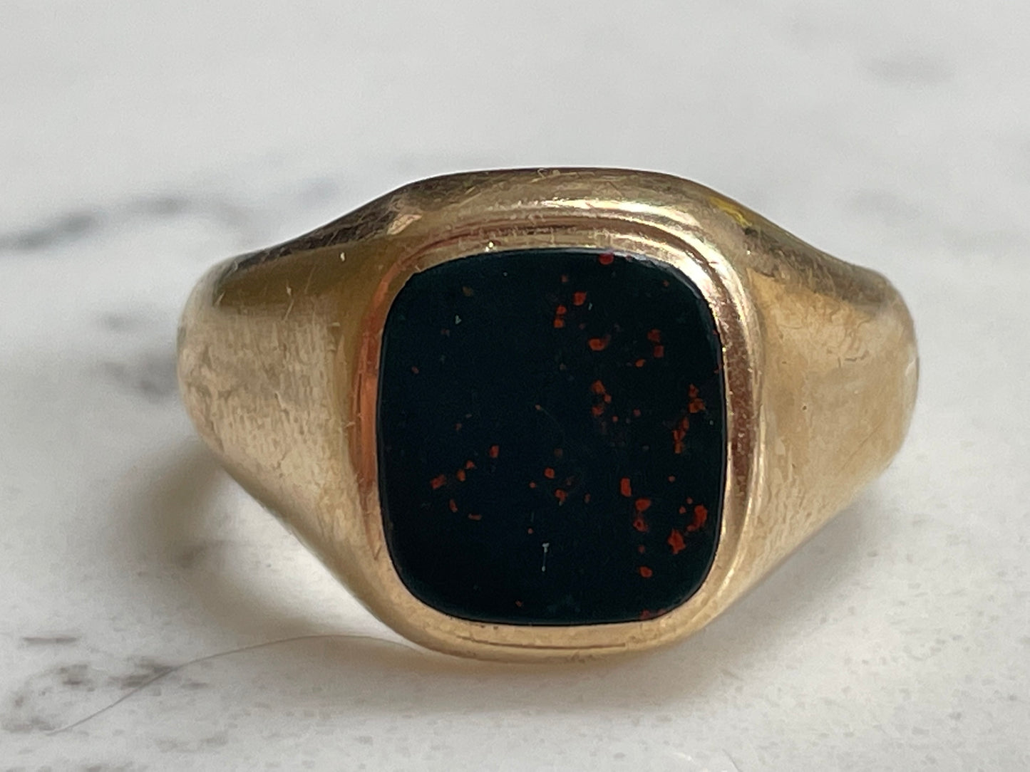 Vintage 9ct gold signet ring with black agate - The Goldfinch Collection