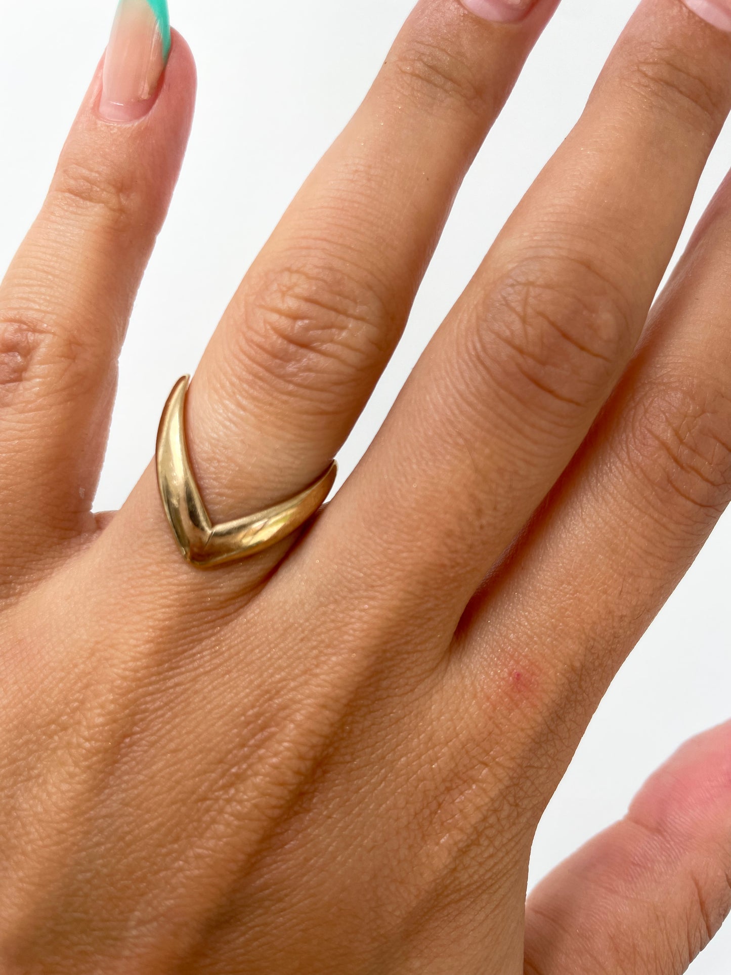 9ct yellow gold V-shape wishbone ring (1975) - The Goldfinch Collection