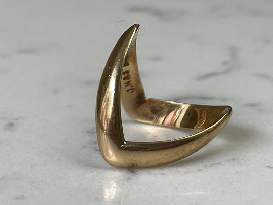 9ct yellow gold V-shape wishbone ring (1975) - The Goldfinch Collection
