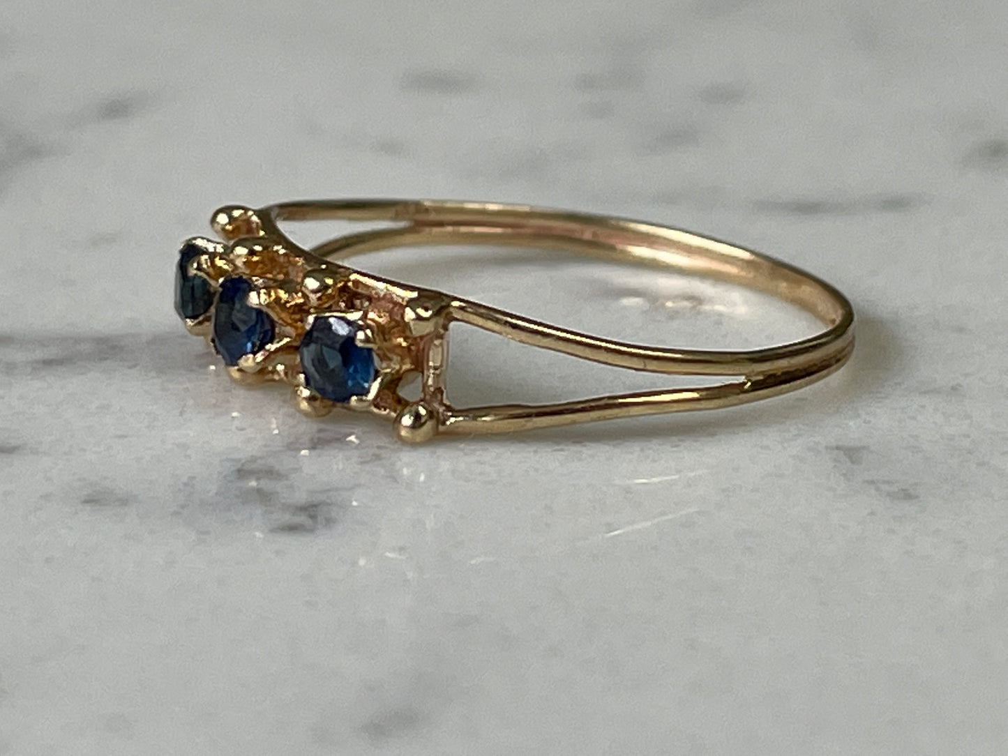 9ct gold ring with sapphires - The Goldfinch Collection
