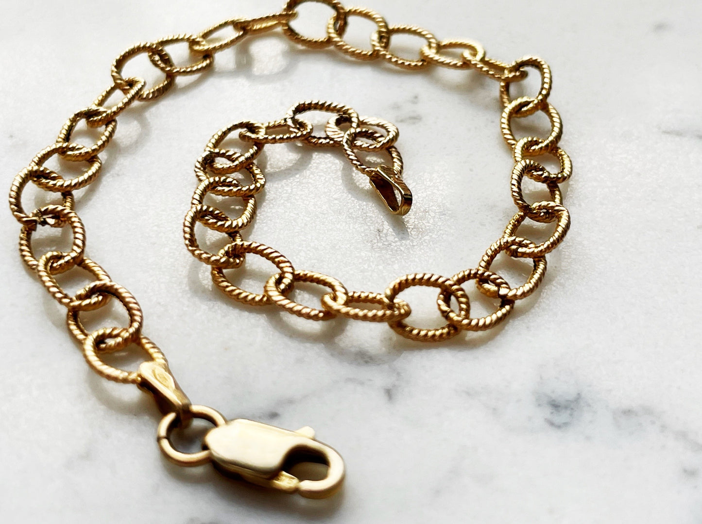 Italian vintage 9ct textured cable link chain bracelet - The Goldfinch Collection