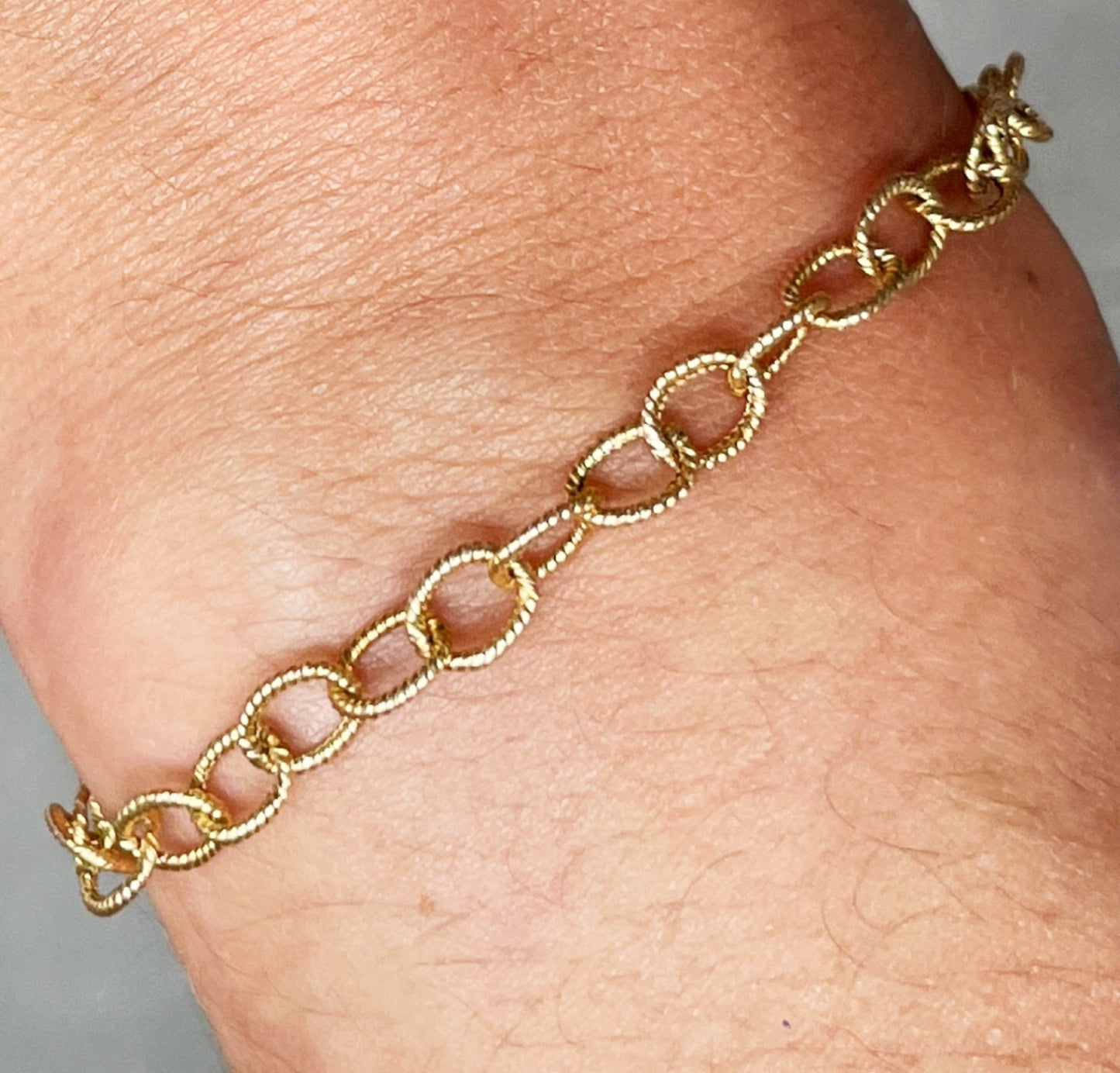 Italian vintage 9ct textured cable link chain bracelet - The Goldfinch Collection