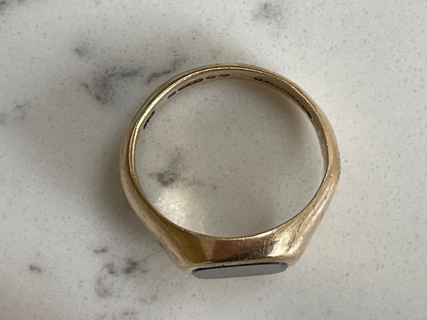 Vintage 9ct gold signet ring with black agate - The Goldfinch Collection