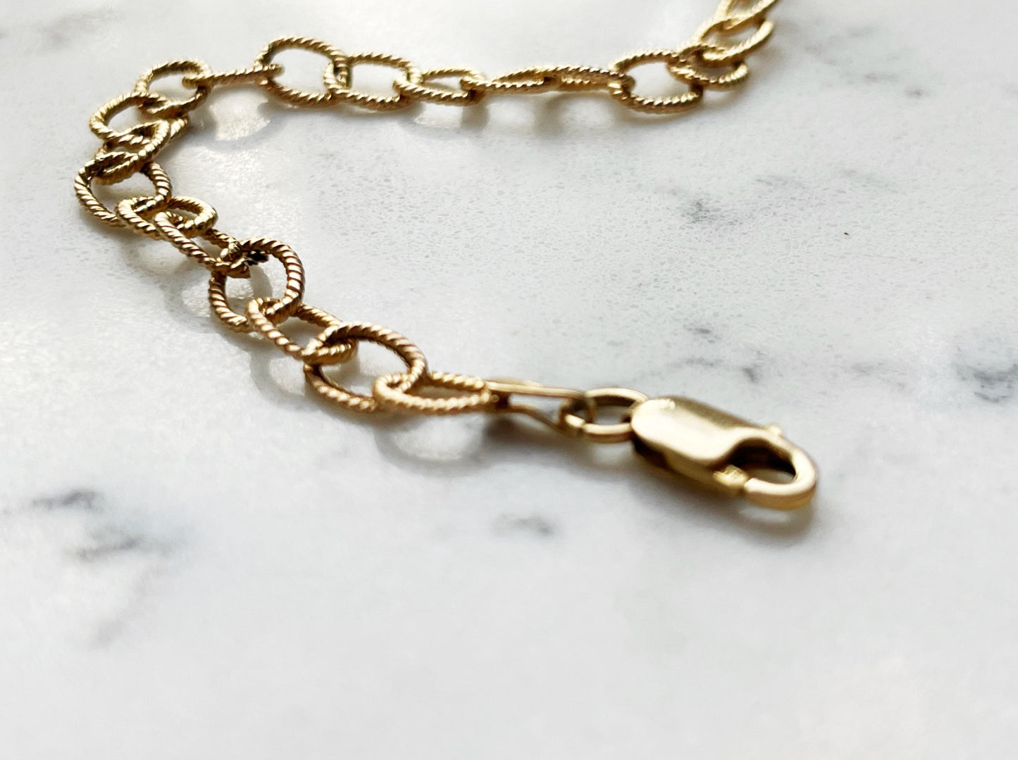Italian vintage 9ct textured cable link chain bracelet - The Goldfinch Collection