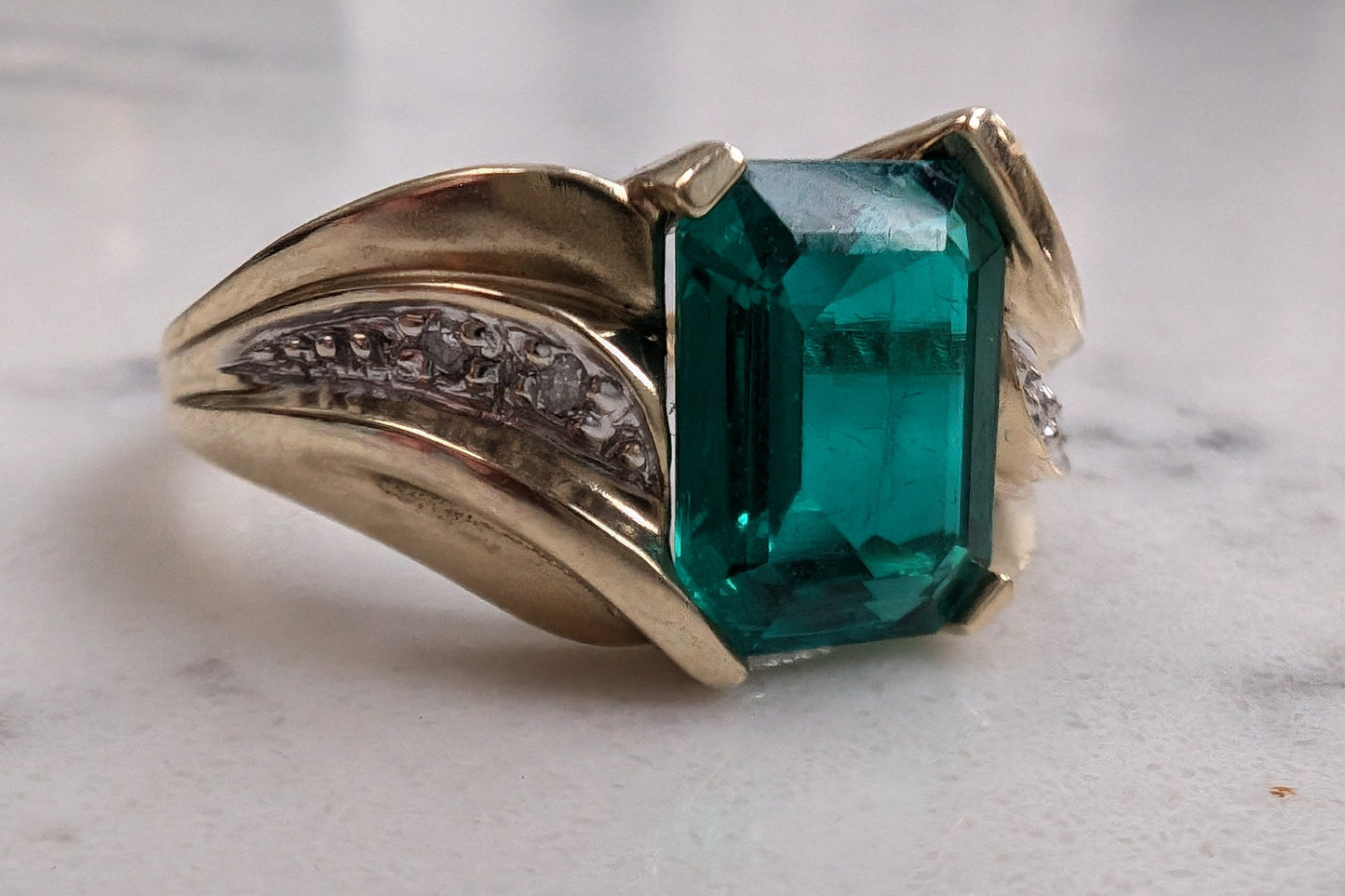 9ct yellow gold green garnet and diamond ring - The Goldfinch Collection