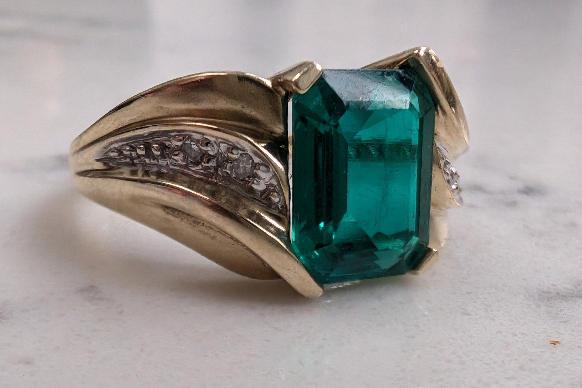 9ct yellow gold green garnet and diamond ring - The Goldfinch Collection