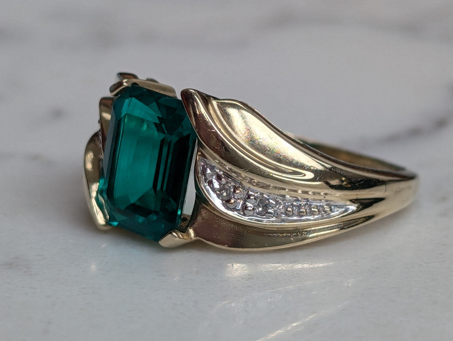 9ct yellow gold green garnet and diamond ring - The Goldfinch Collection