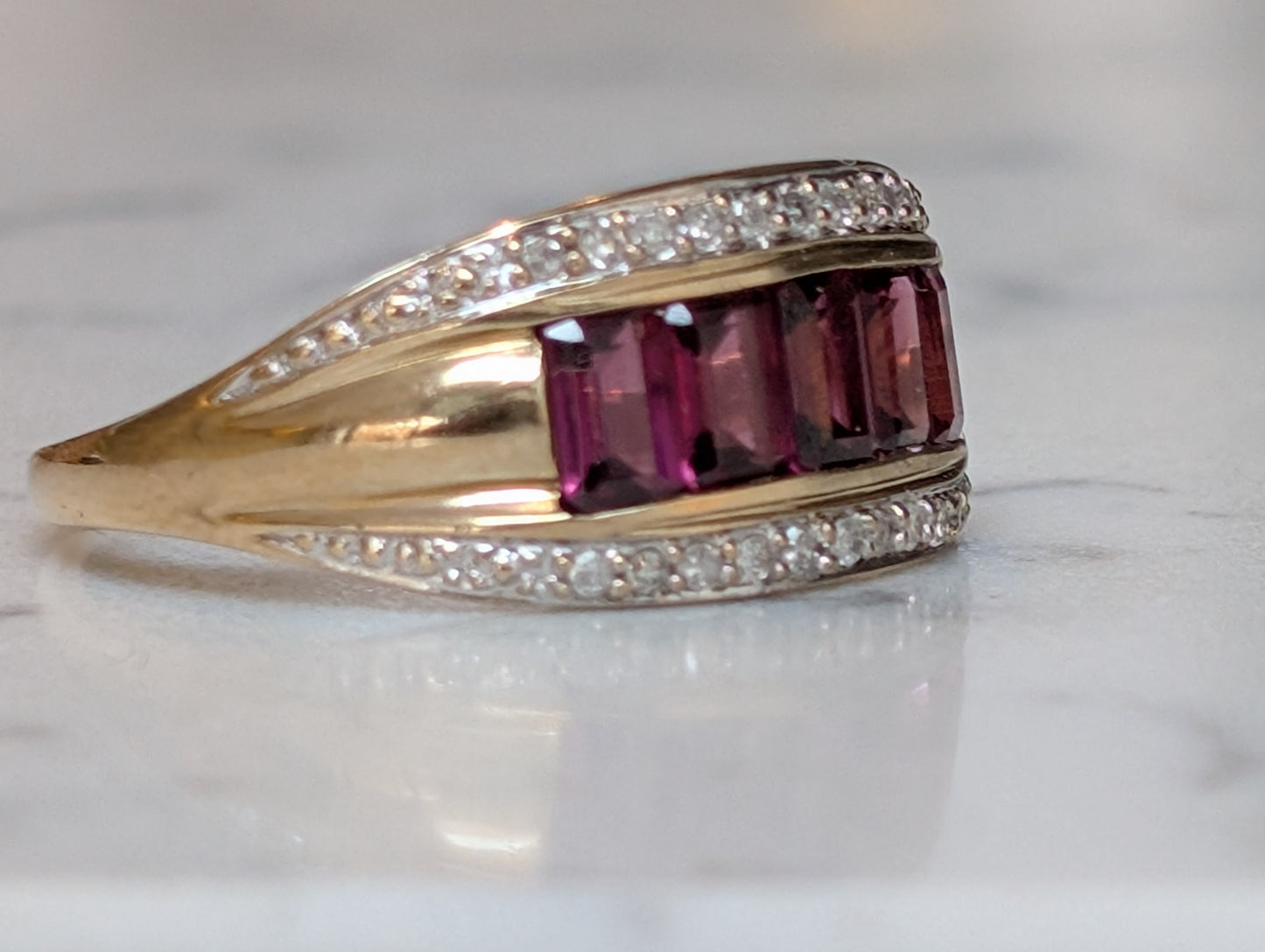 9ct yellow gold Garnet and Diamond cluster ring