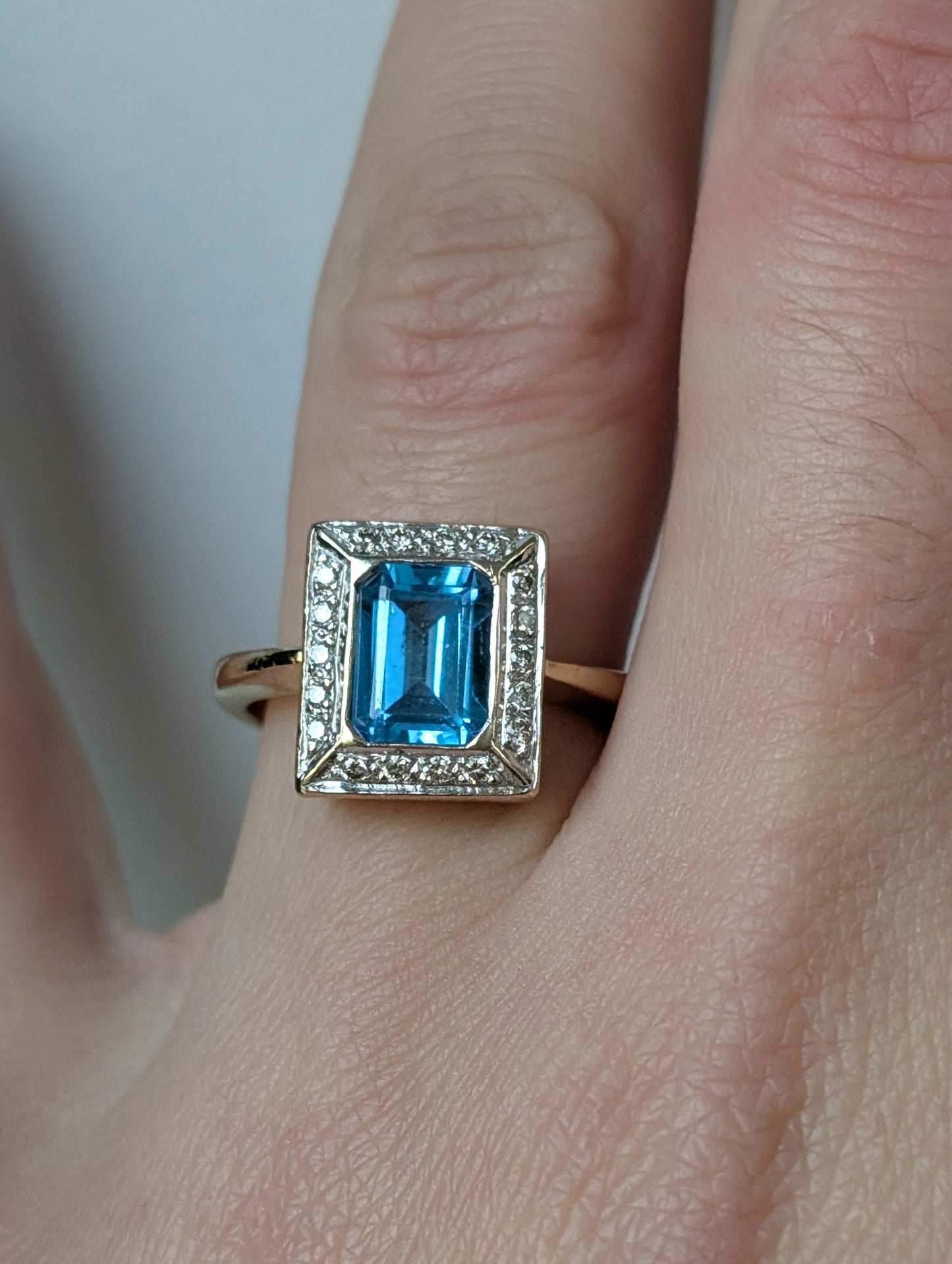 9ct Yellow Gold Vintage Ring with Natural Topaz and Diamond