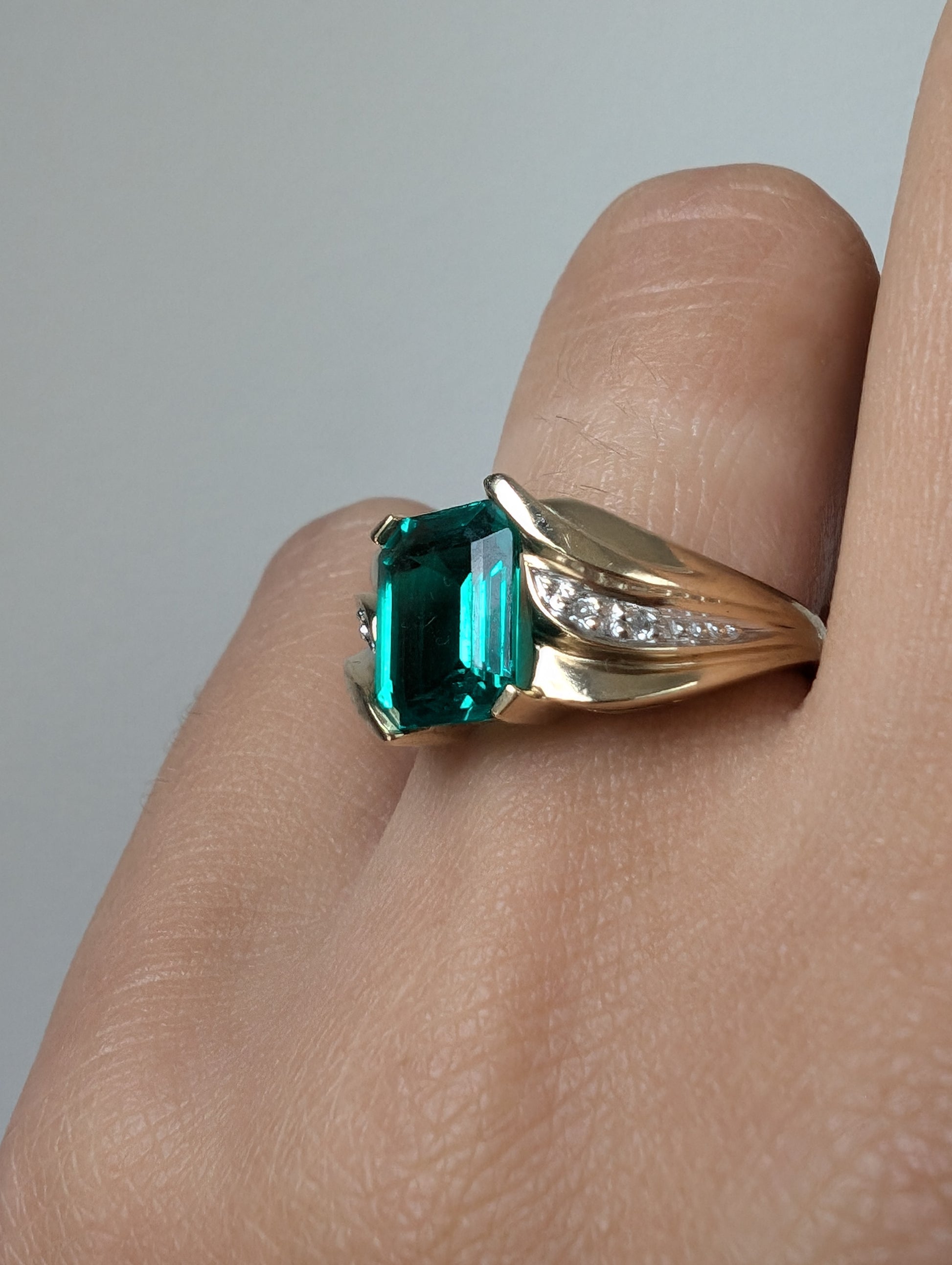 9ct yellow gold green garnet and diamond ring - The Goldfinch Collection