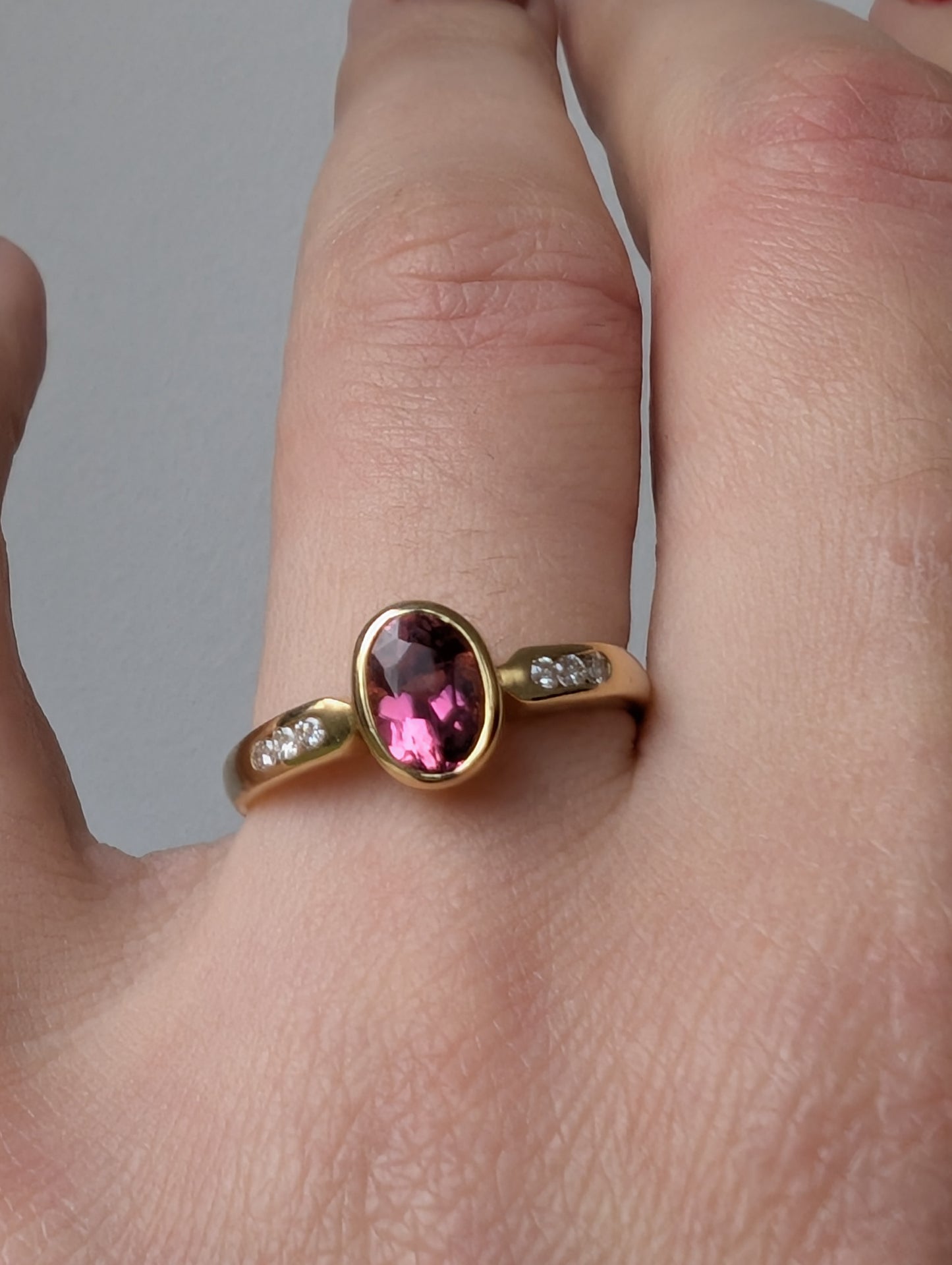 18ct yellow gold Tourmaline and Diamond Solitaire Ring