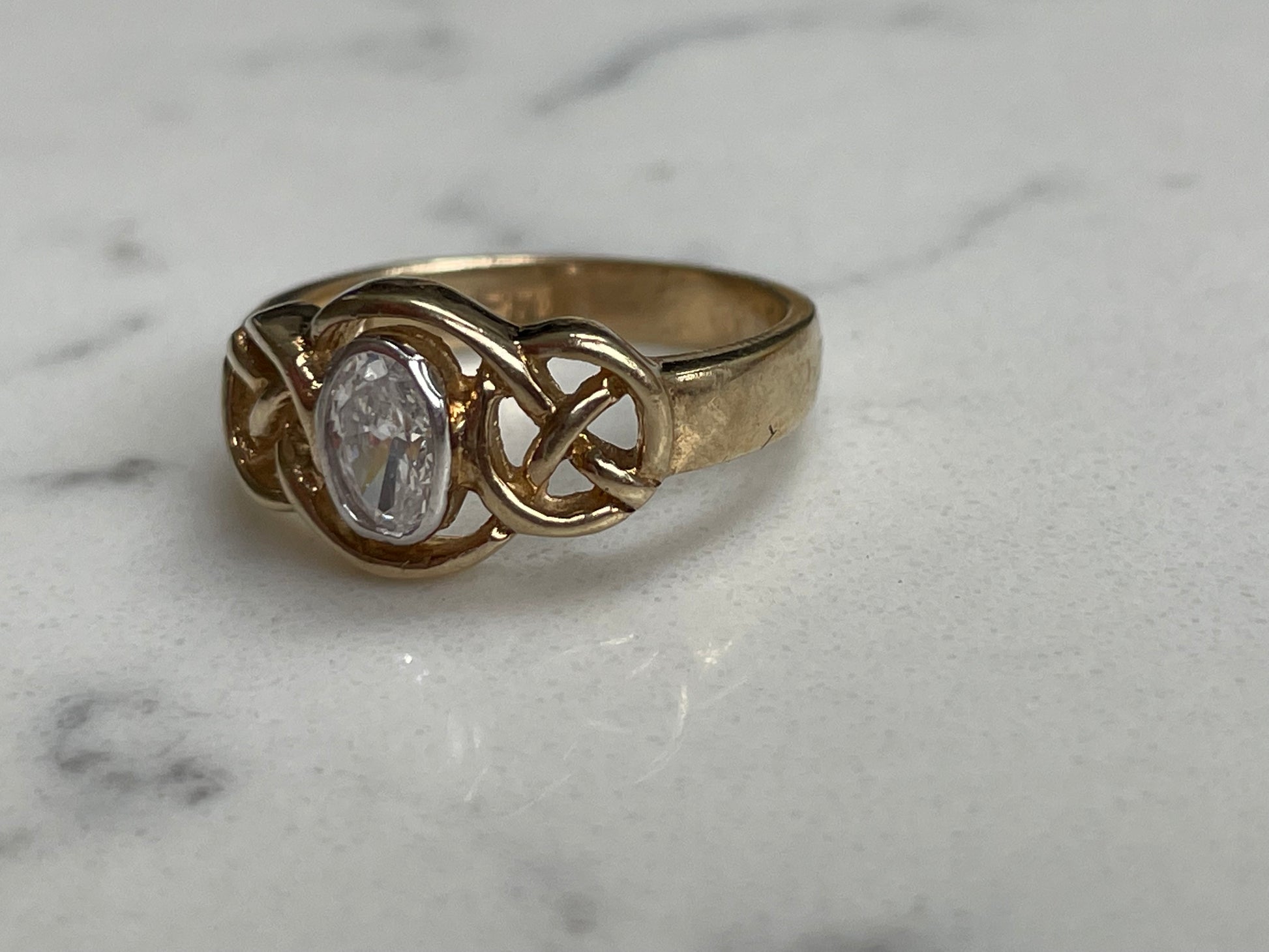 Art deco spinel ring in 9ct yellow gold - The Goldfinch Collection