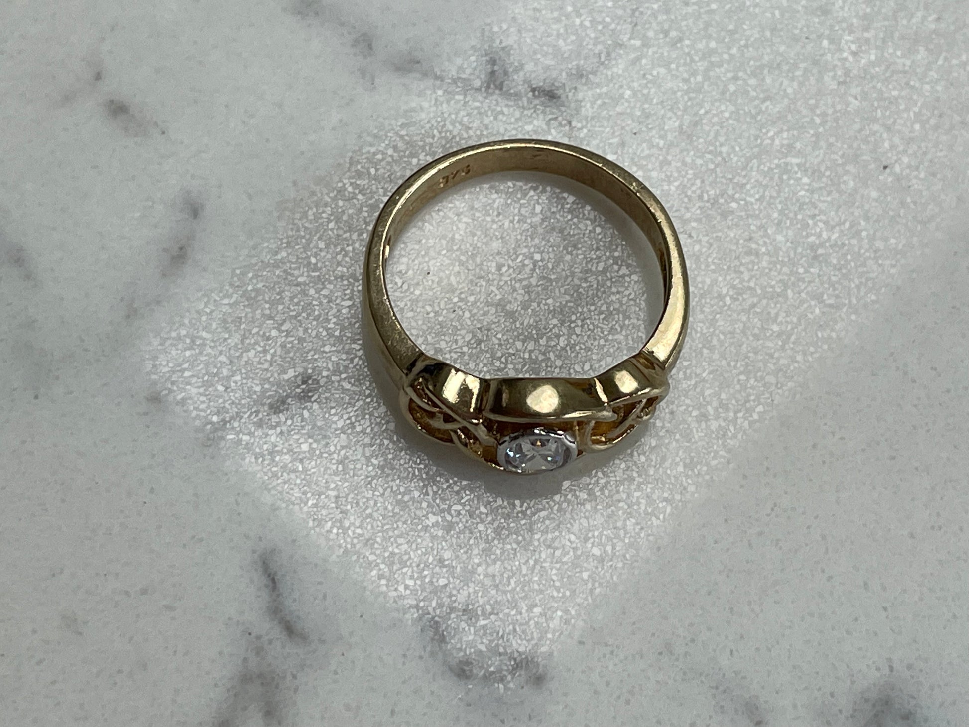 Art deco spinel ring in 9ct yellow gold - The Goldfinch Collection