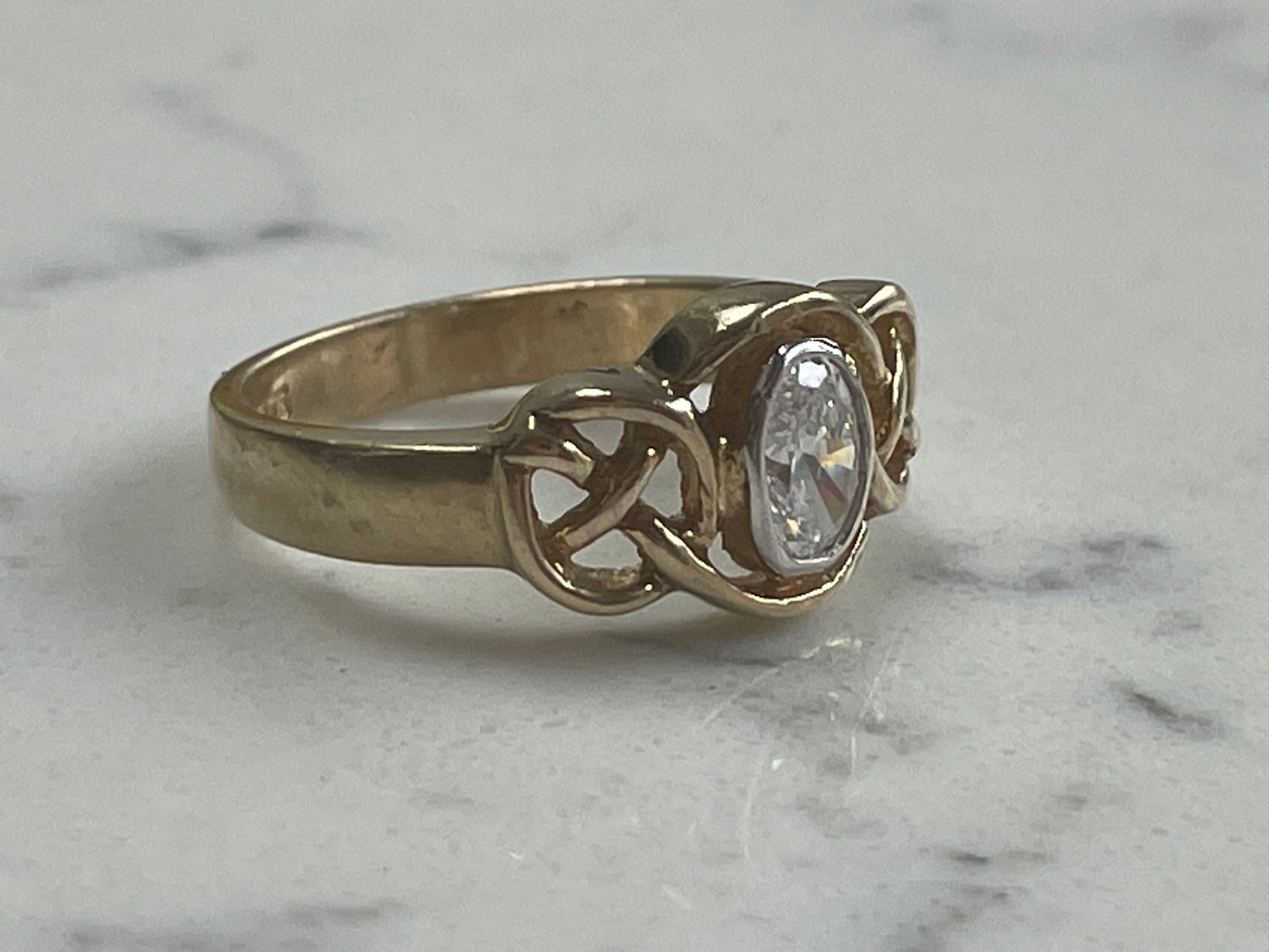 Art deco spinel ring in 9ct yellow gold - The Goldfinch Collection