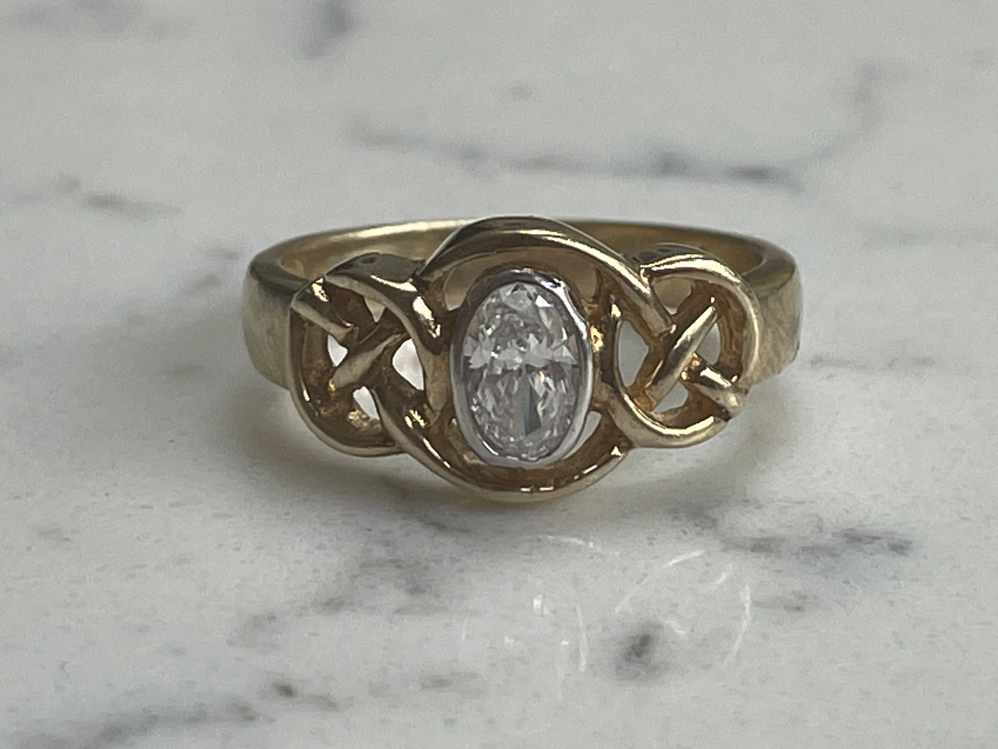Art deco spinel ring in 9ct yellow gold - The Goldfinch Collection