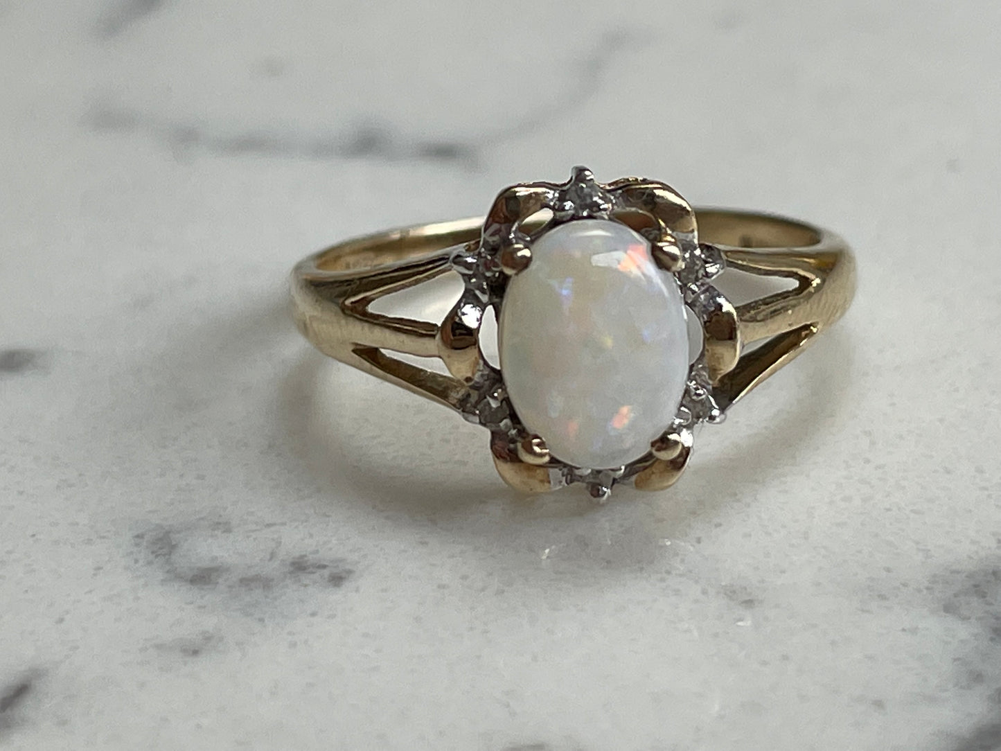 Australian Opal 9ct gold ring - The Goldfinch Collection