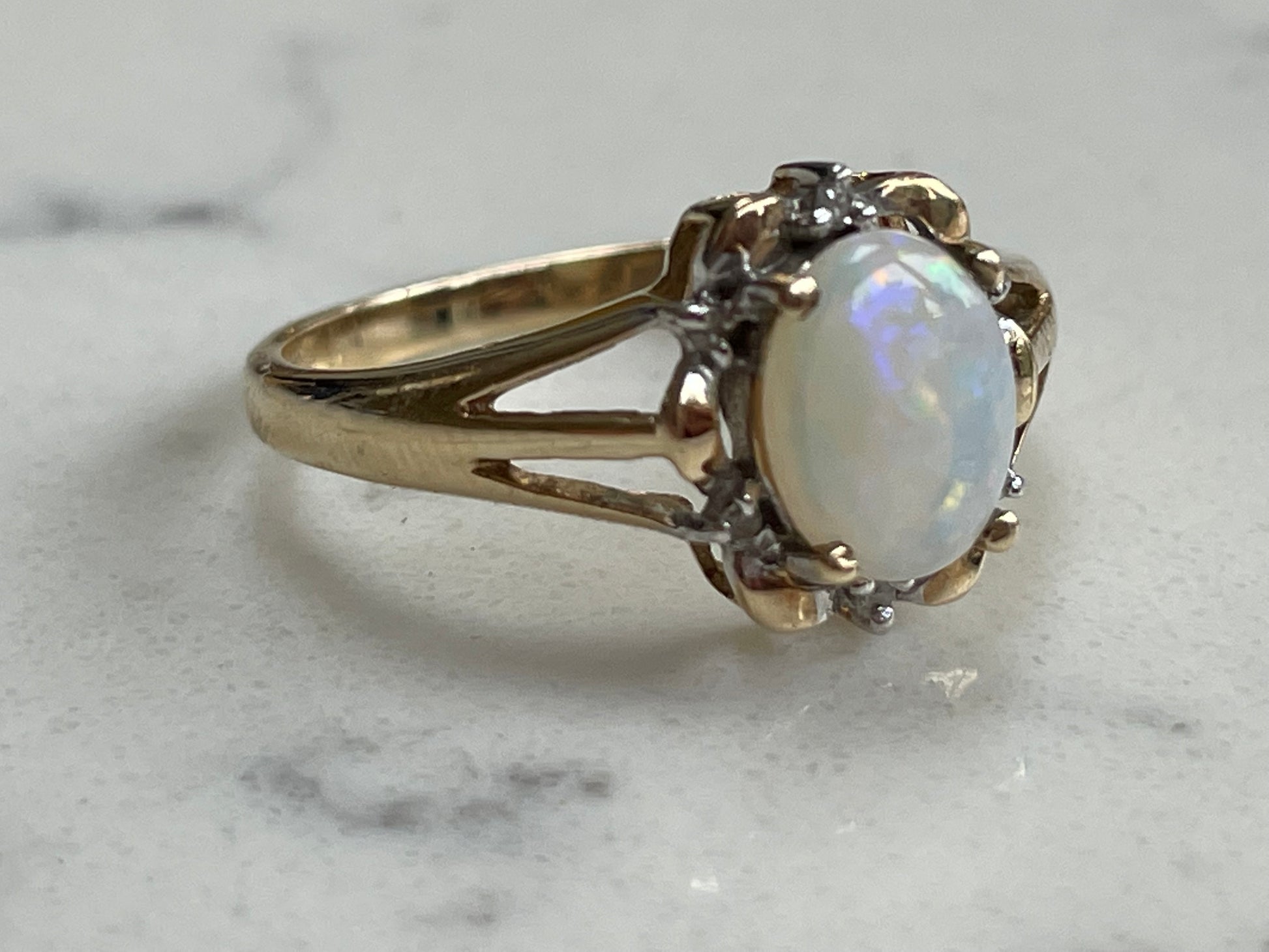 Australian Opal 9ct gold ring - The Goldfinch Collection