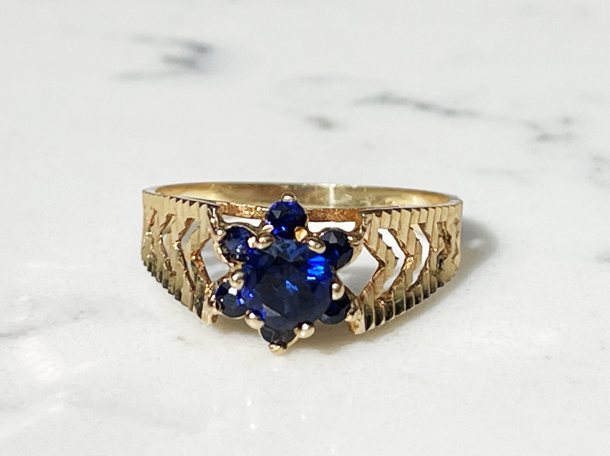 9ct gold ring with floral sapphire - The Goldfinch Collection