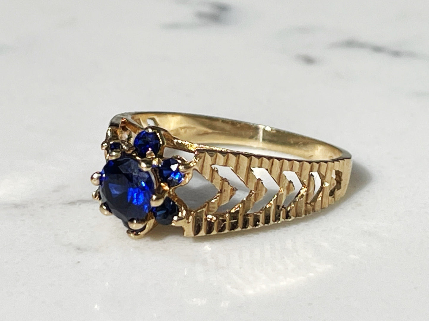 9ct gold ring with floral sapphire - The Goldfinch Collection