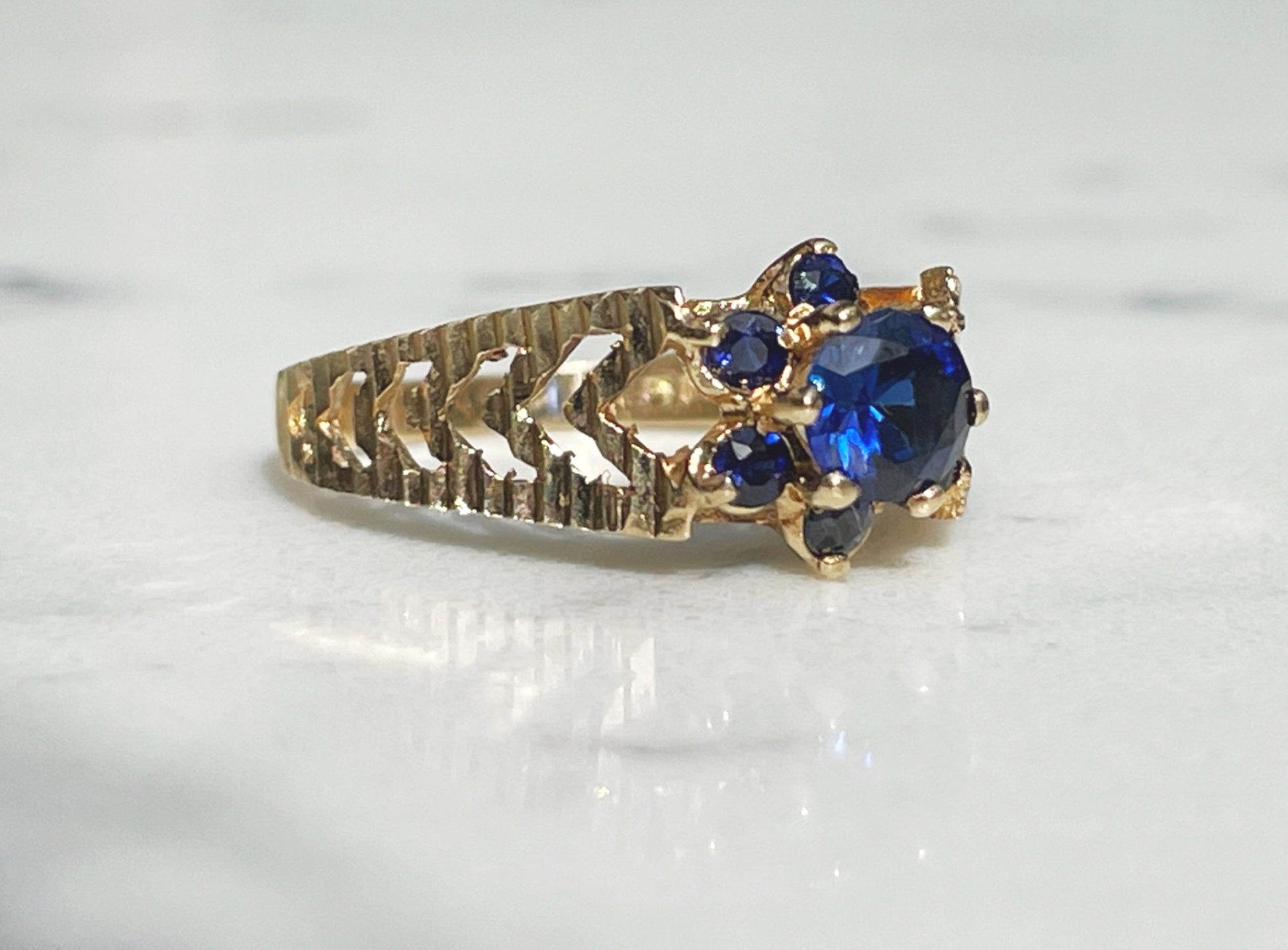 9ct gold ring with floral sapphire - The Goldfinch Collection