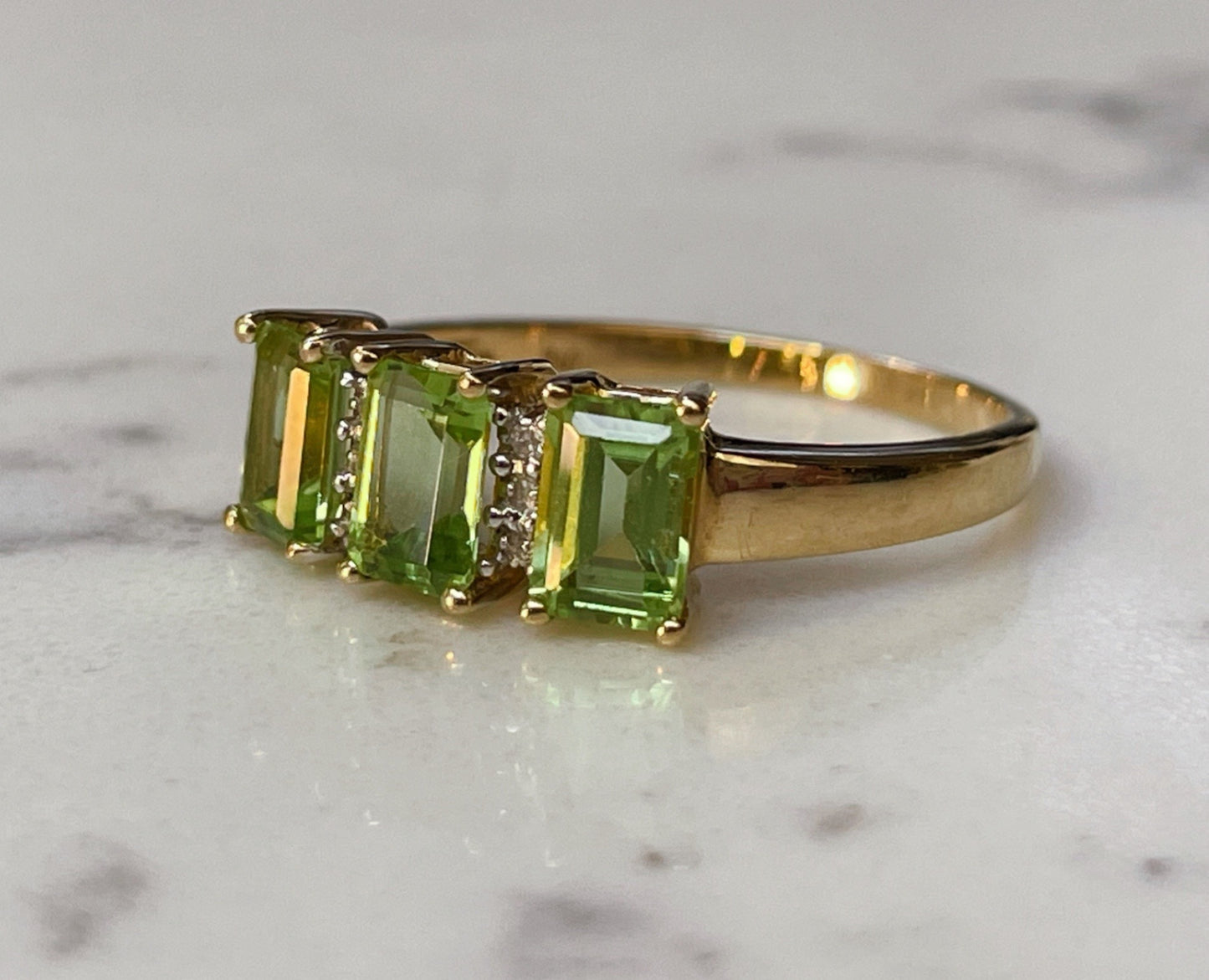 Diamond and peridot 9ct gold ring - The Goldfinch Collection