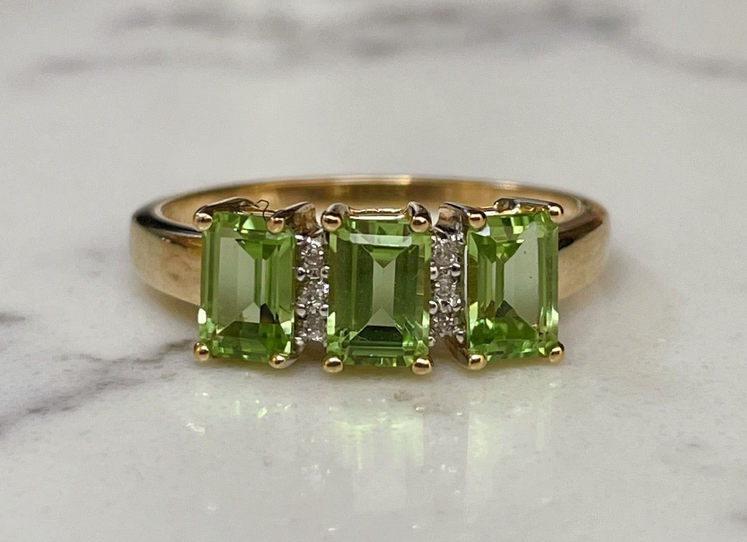 Diamond and peridot 9ct gold ring - The Goldfinch Collection