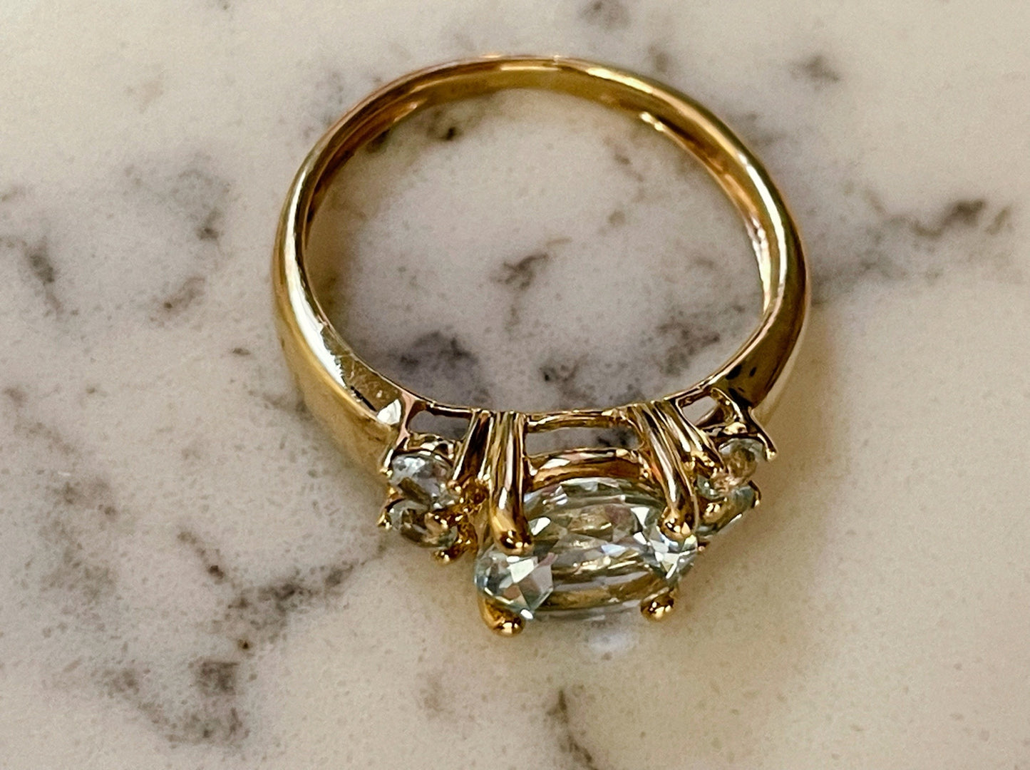 9ct gold ring with Aquamarine - The Goldfinch Collection