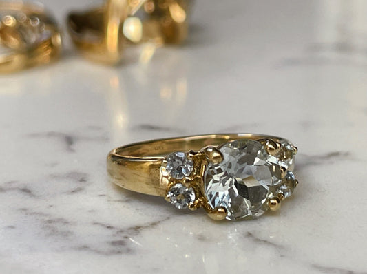 9ct gold ring with Aquamarine - The Goldfinch Collection