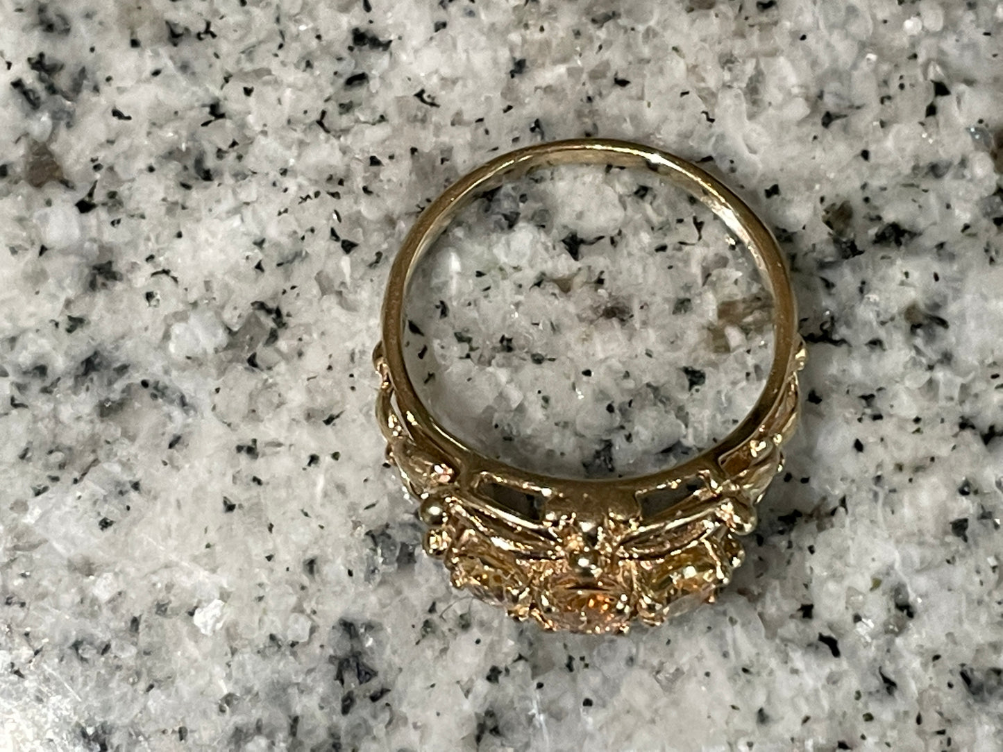 Citring Cocktail ring in 9ct yellow gold - The Goldfinch Collection